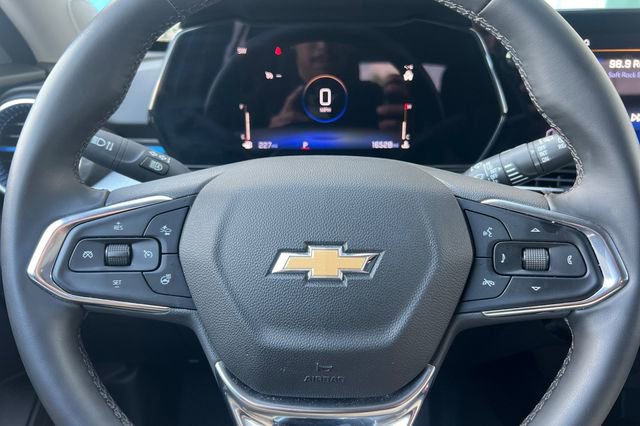 Used 2025 Chevrolet Trax LT w/ LT Convenience Package image 29