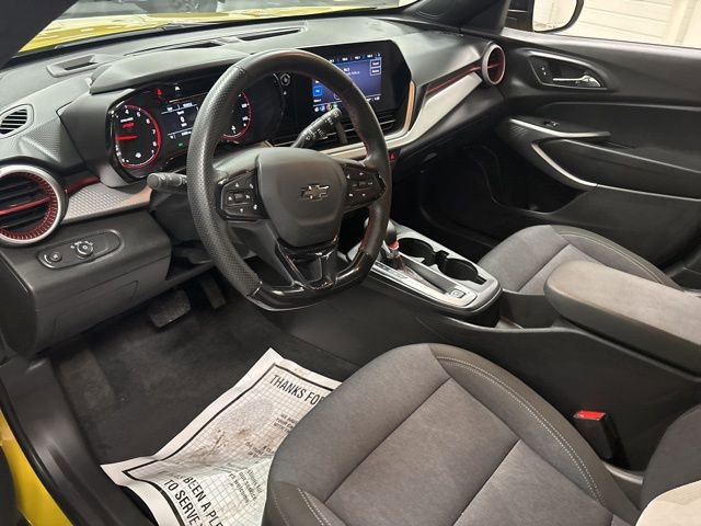 Used 2024 Chevrolet Trax RS w/ Sunroof Package FWD image 17