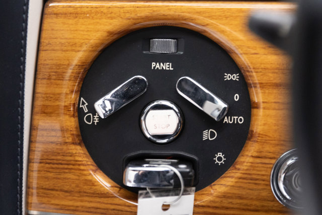 Used 2010 Rolls-Royce Phantom Drophead Coupe image 72