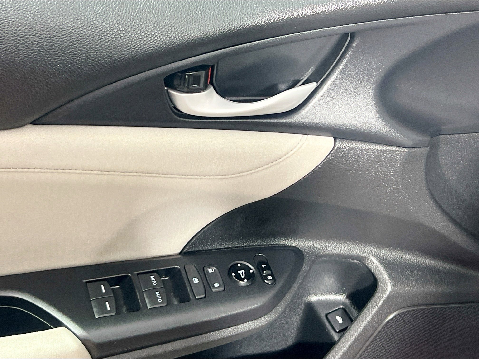 Used 2019 Honda Insight EX image 16