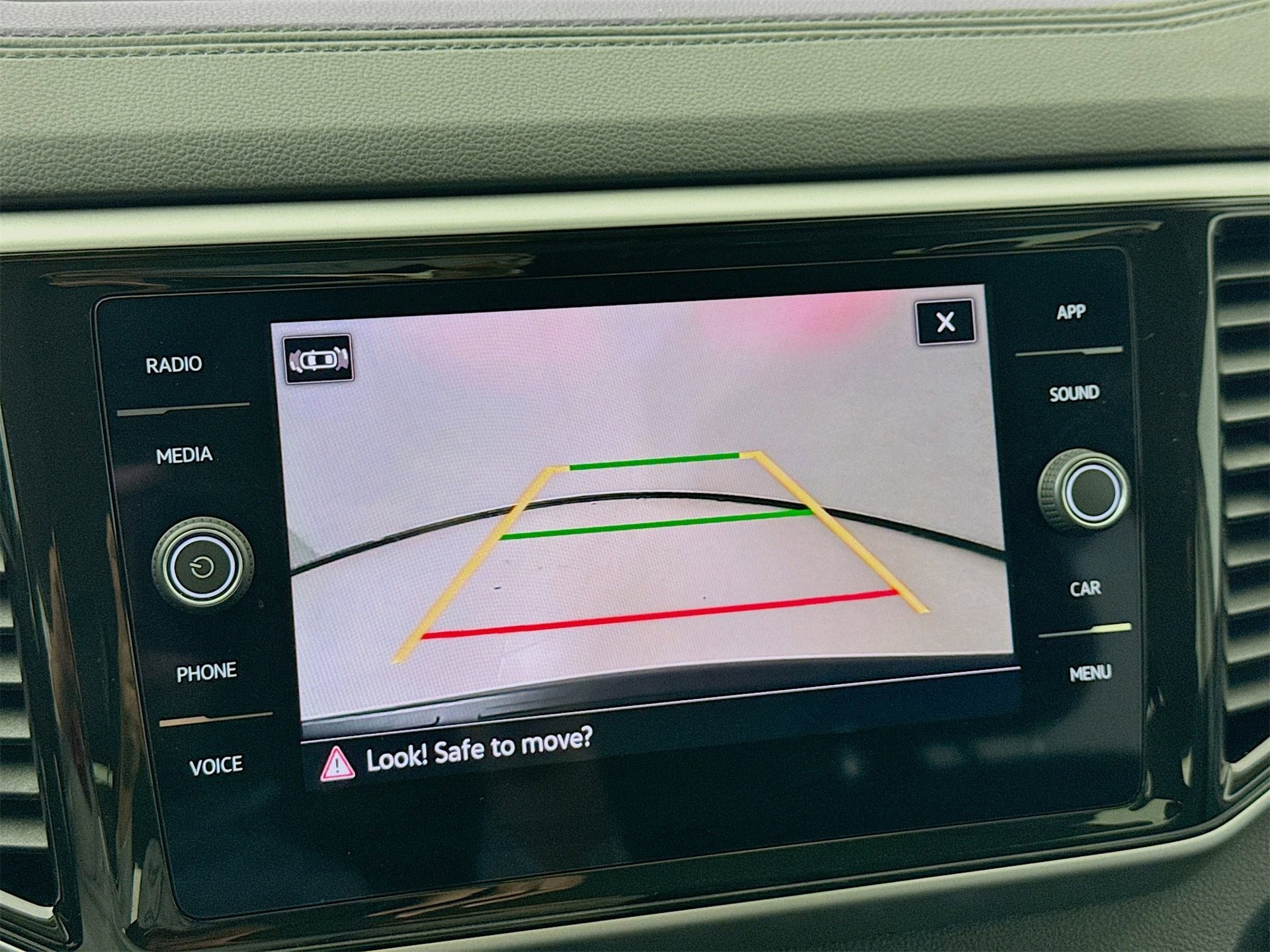 Used 2023 Volkswagen Atlas SE image 14