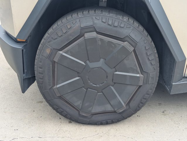 Used 2024 Tesla Cybertruck Cyberbeast AWD/4WD image 7