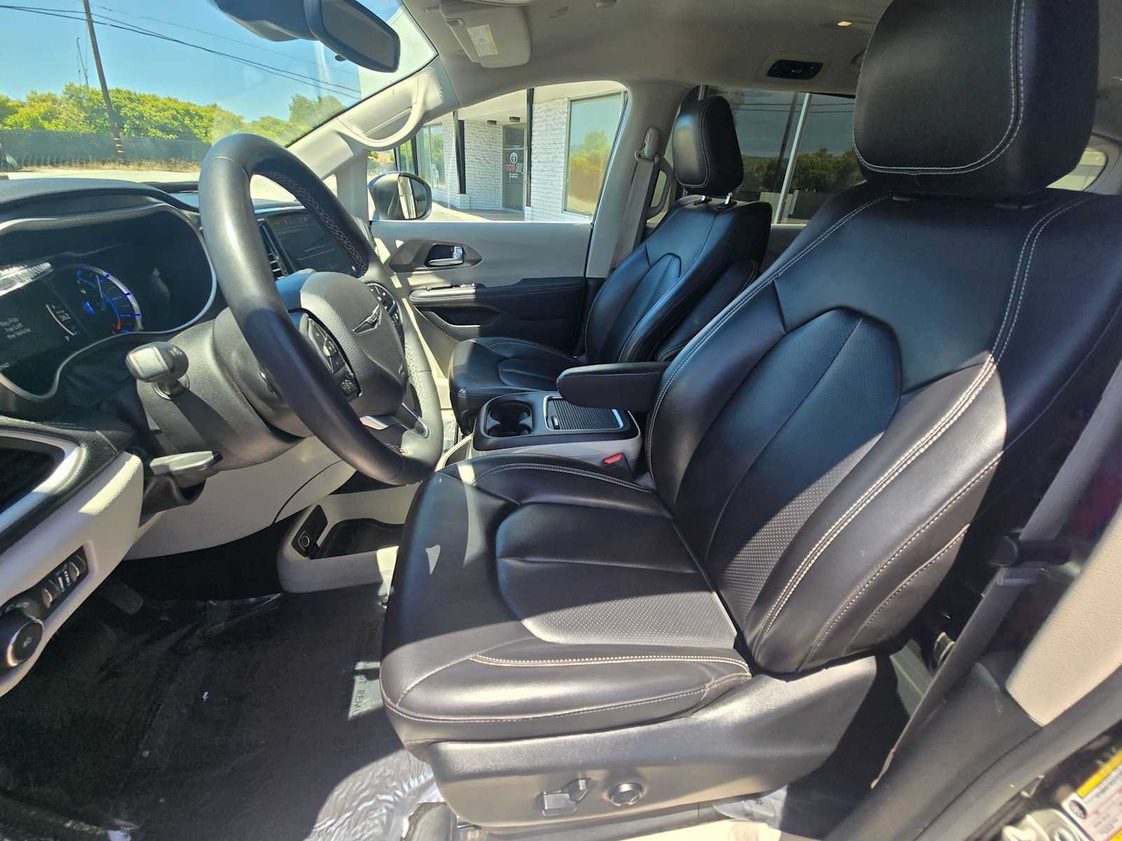 Used 2023 Chrysler Pacifica Touring-L FWD image 22