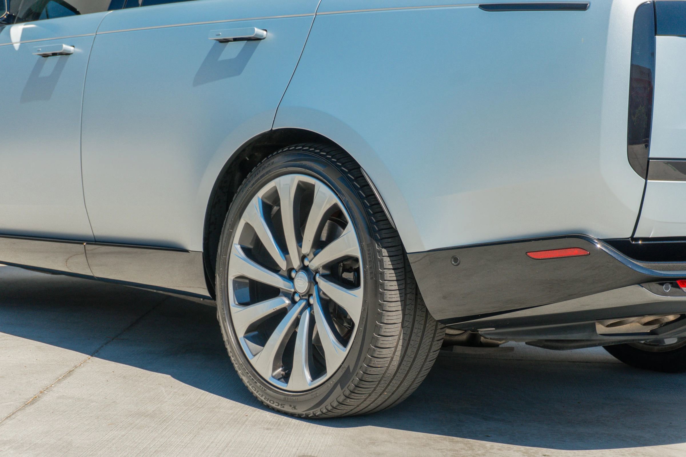 Used 2023 Land Rover Range Rover Autobiography image 49