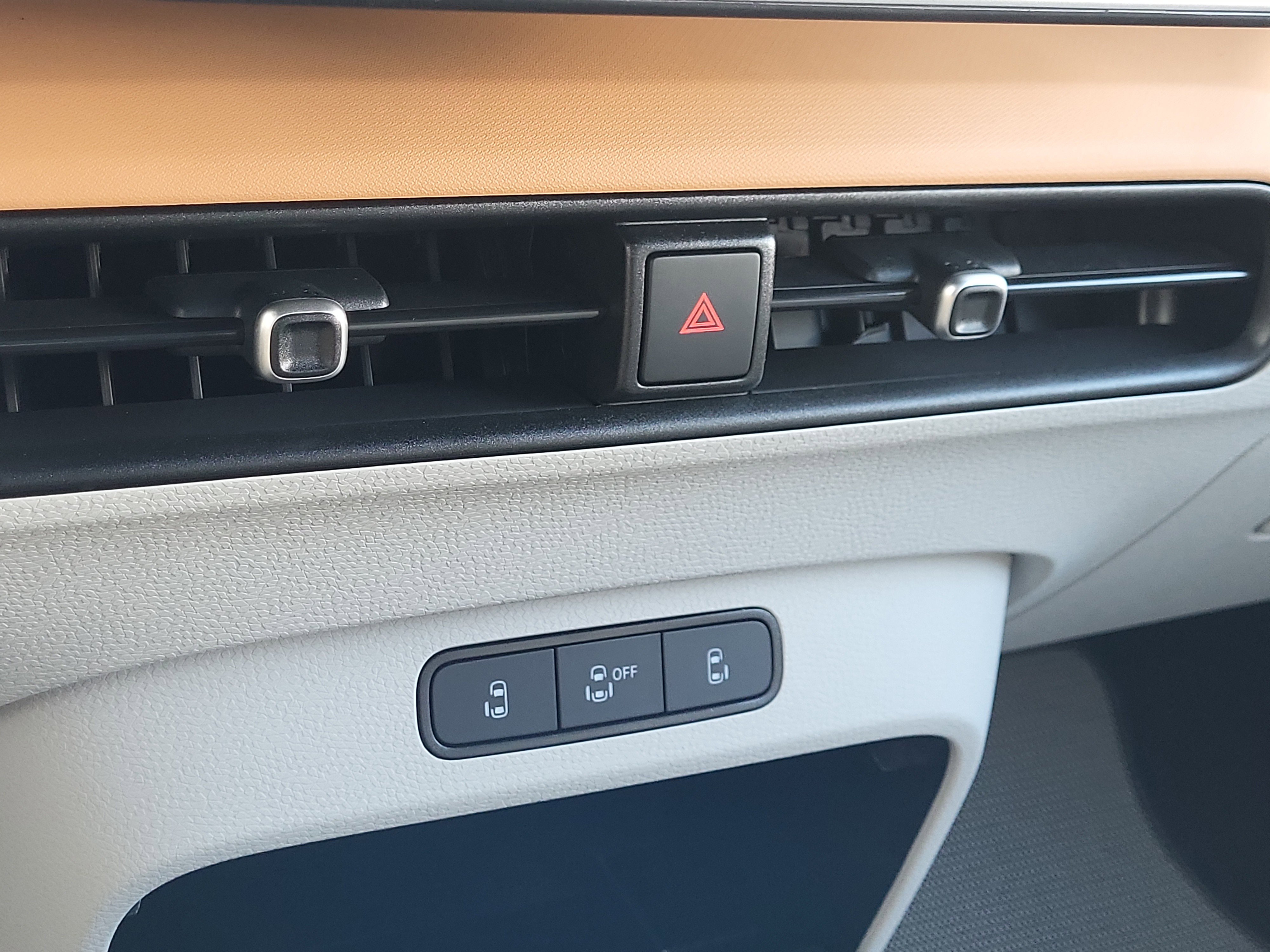 New 2025 Volkswagen ID. Buzz 1st Edition image 32