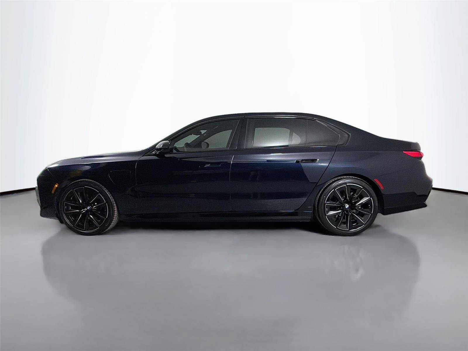 New 2026 BMW 750e xDrive w/ Premium Package AWD/4WD image 8