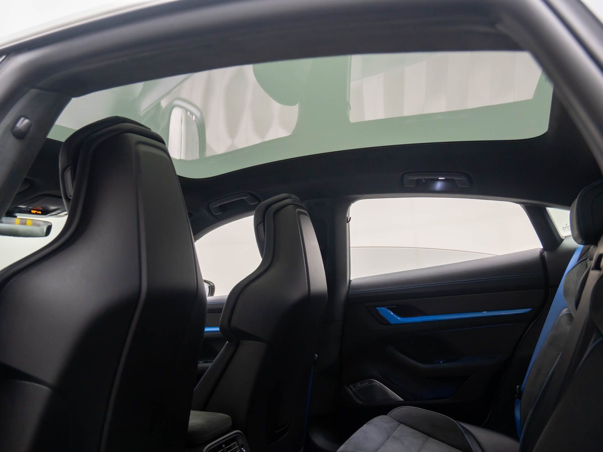 Certified 2025 Porsche Taycan Turbo GT image 21