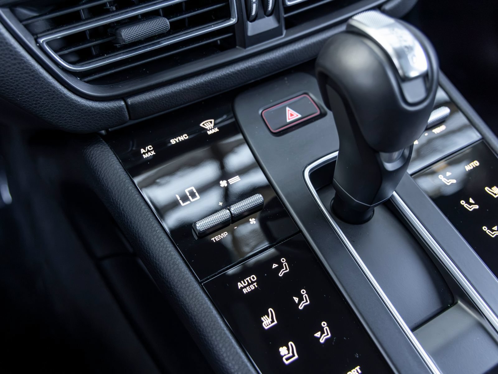 Certified 2026 Porsche Macan AWD/4WD image 45