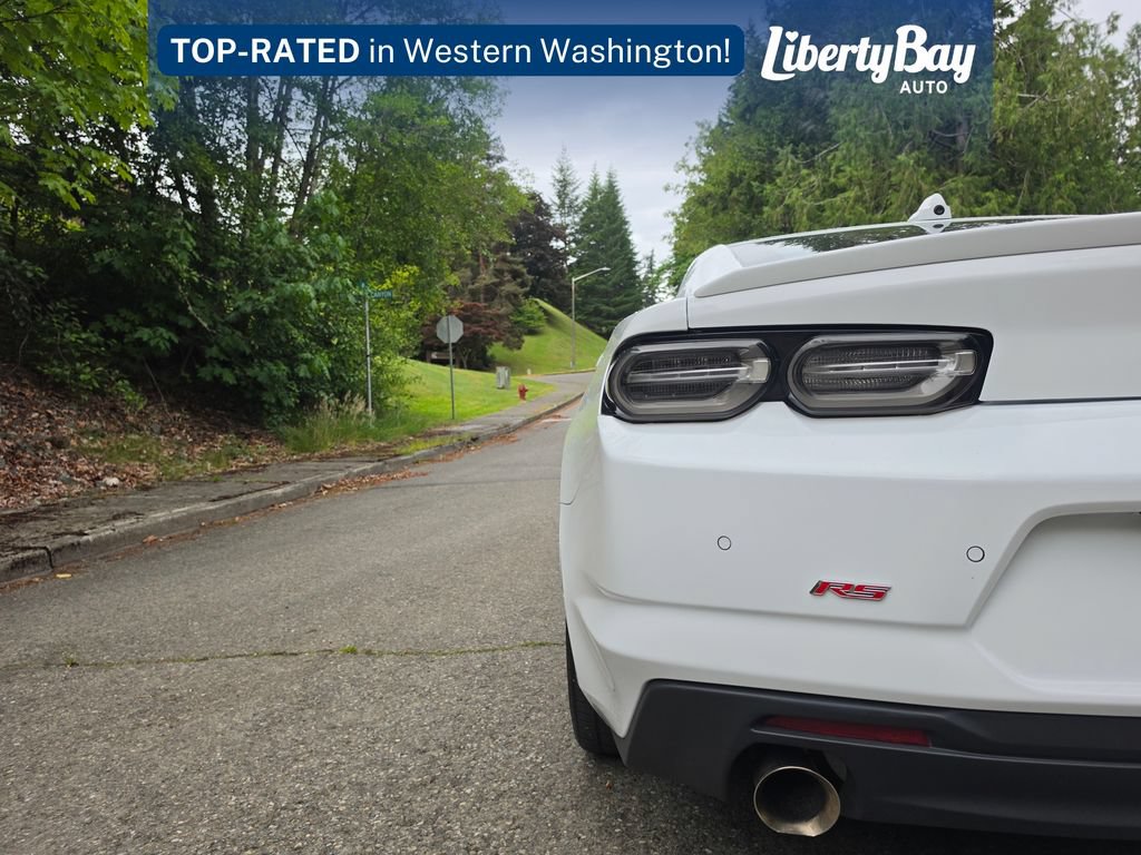 Used 2022 Chevrolet Camaro LT RWD image 9