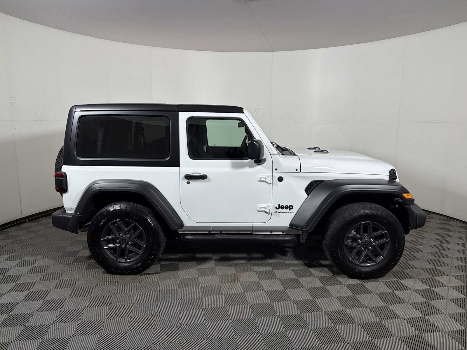 Used 2024 Jeep Wrangler Sport S image 7