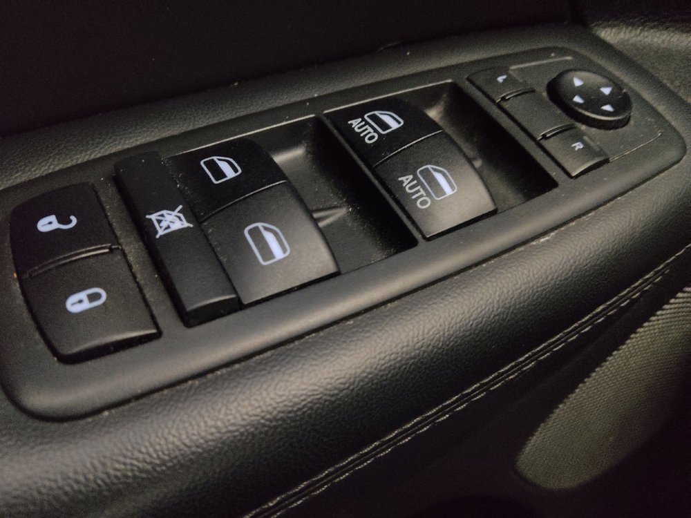Used 2019 Jeep Grand Cherokee Altitude RWD image 27