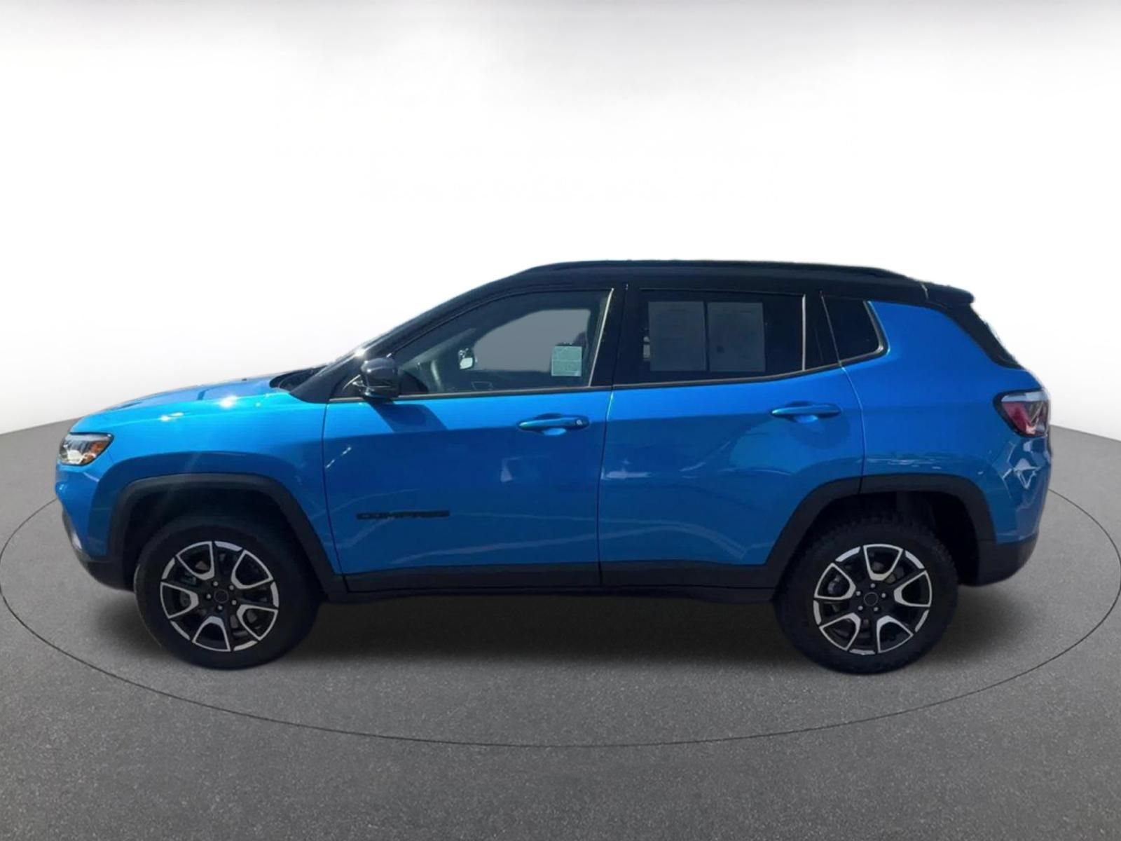 Used 2025 Jeep Compass Trailhawk AWD/4WD image 8