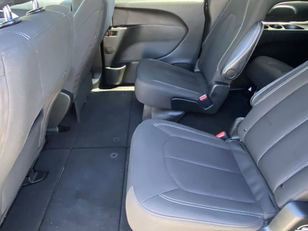 Used 2024 Chrysler Pacifica Touring FWD image 20