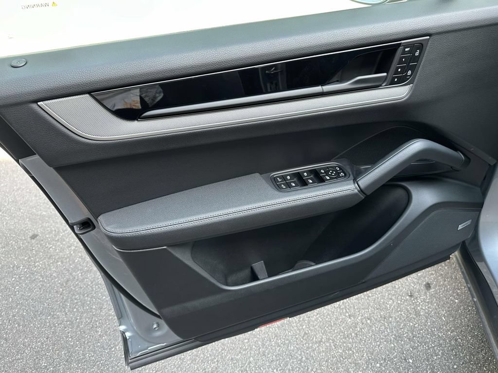 Certified 2026 Porsche Cayenne AWD/4WD image 17