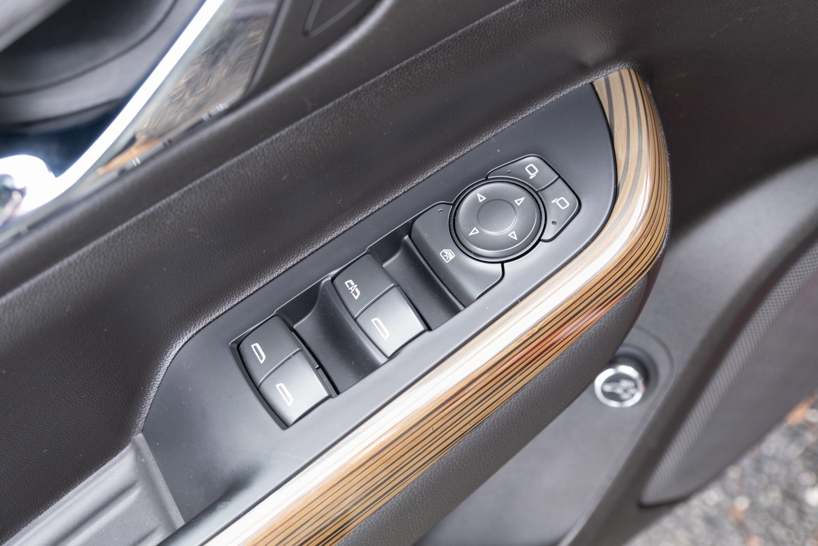 Used 2022 GMC Acadia SLE image 15