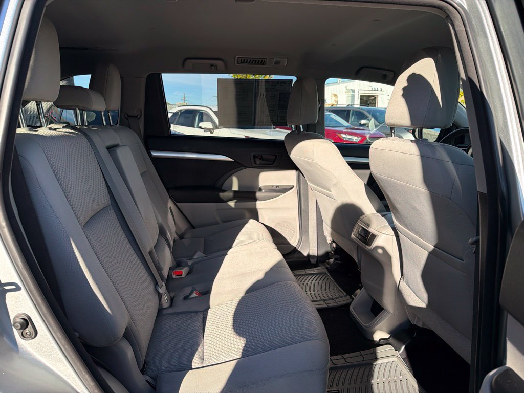 Used 2018 Toyota Highlander LE w/ Protection Package #3 AWD/4WD image 15