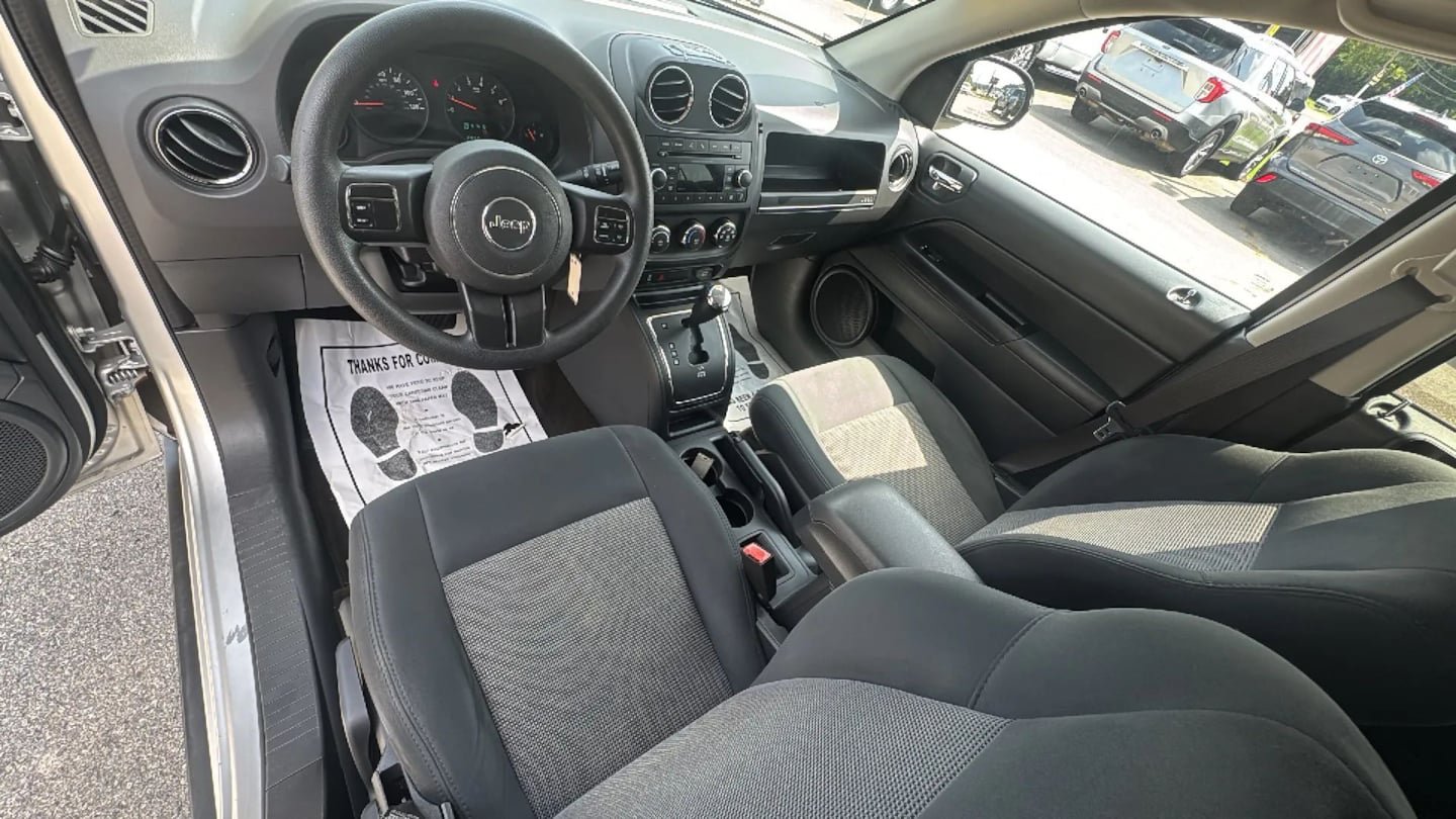 Used 2013 Jeep Compass Sport FWD image 11