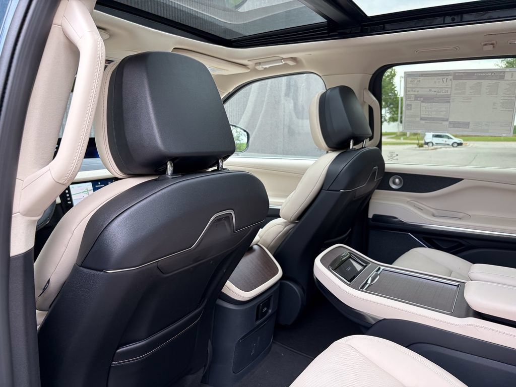 New 2027 Lincoln Navigator Reserve AWD/4WD image 21