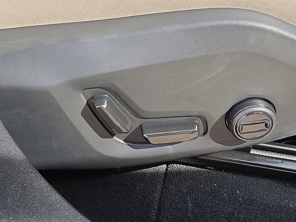 New 2026 Volvo XC90 B6 Plus w/ Protection Package Premier AWD/4WD image 12