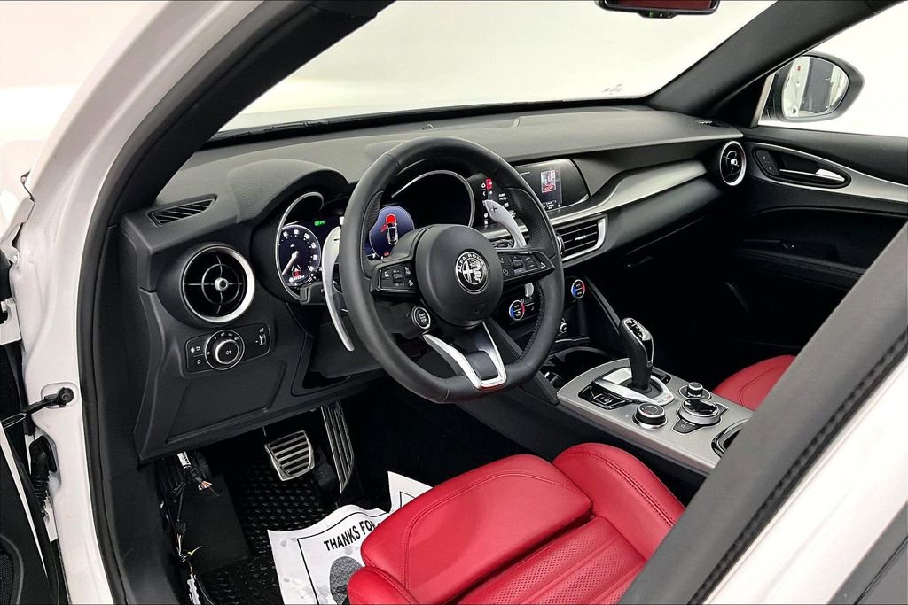 Used 2025 Alfa Romeo Stelvio Sprint w/ Veloce Package image 18