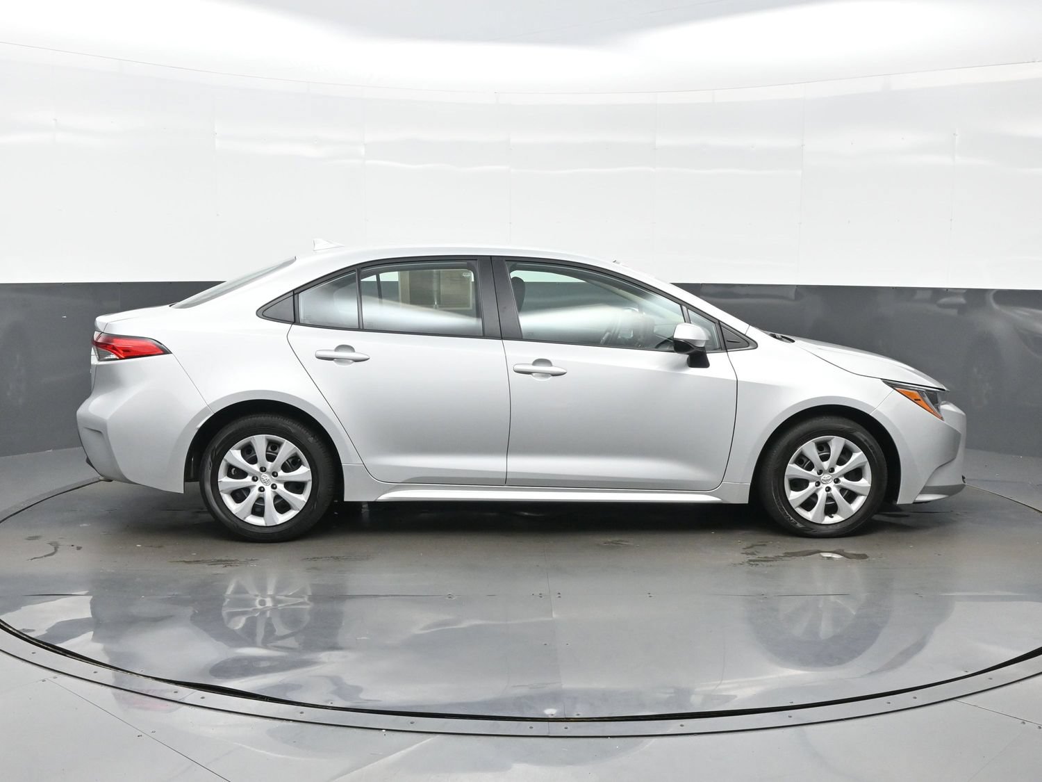 Used 2024 Toyota Corolla LE FWD image 7