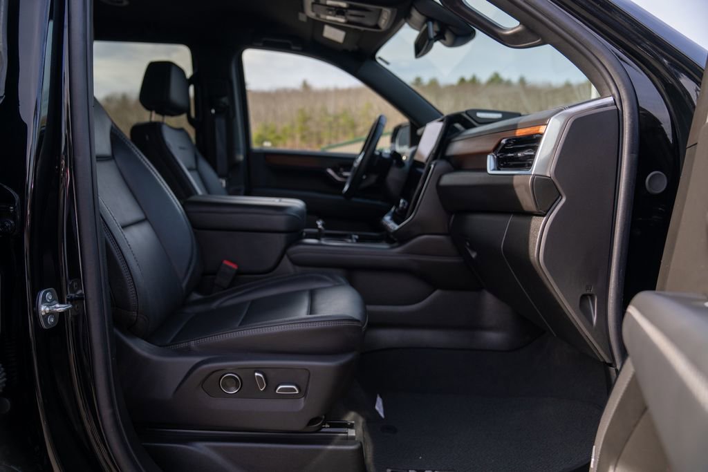 Used 2025 GMC Yukon Denali image 13