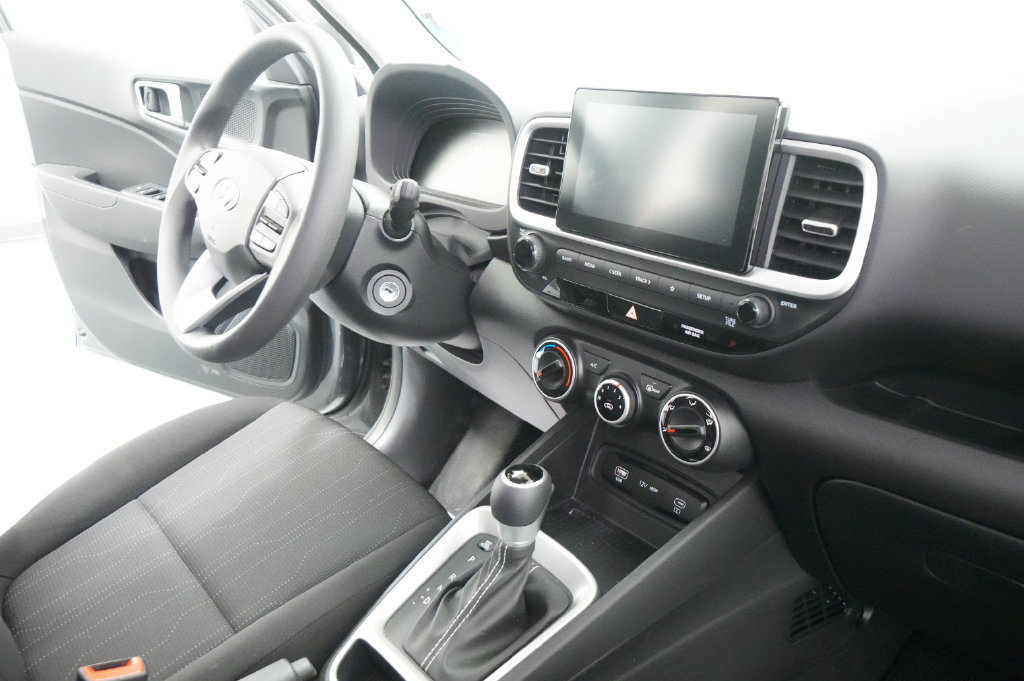 Used 2026 Hyundai Venue SE FWD image 23