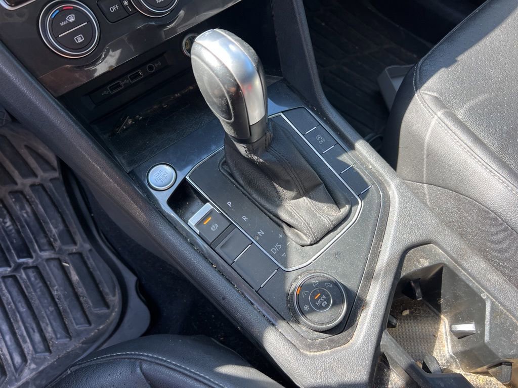 Used 2020 Volkswagen Tiguan SE image 16