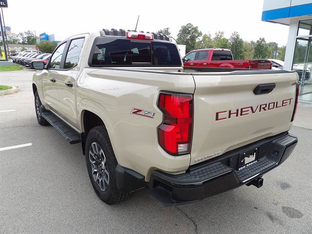 Certified 2024 Chevrolet Colorado Z71 w/ Z71 Convenience Package 2 AWD/4WD image 3