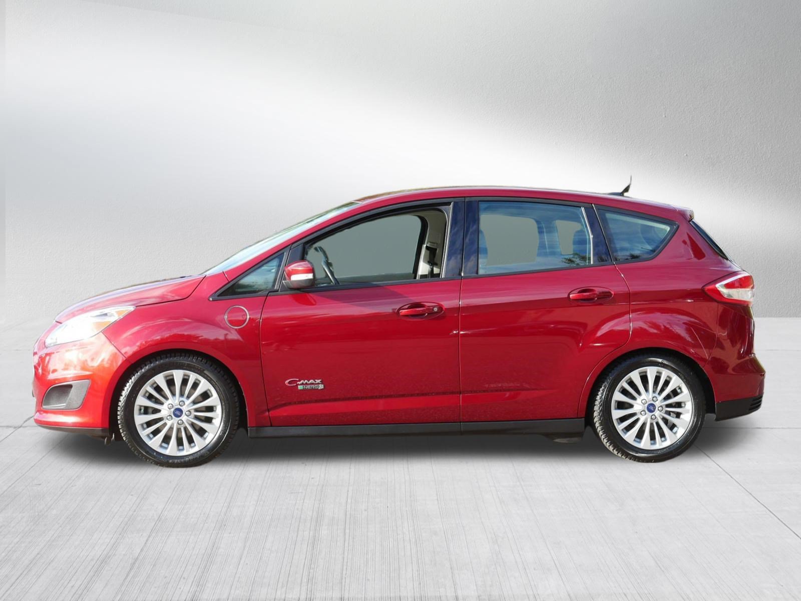 Used 2017 Ford C-MAX Energi SE w/ Cold Weather Package FWD image 4