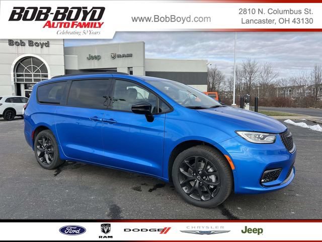 New 2026 Chrysler Pacifica Select w/ S Appearance Package