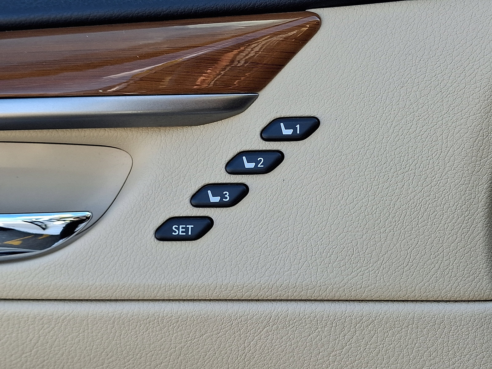 Used 2015 Lexus ES 300h w/ Navigation System Package FWD image 27