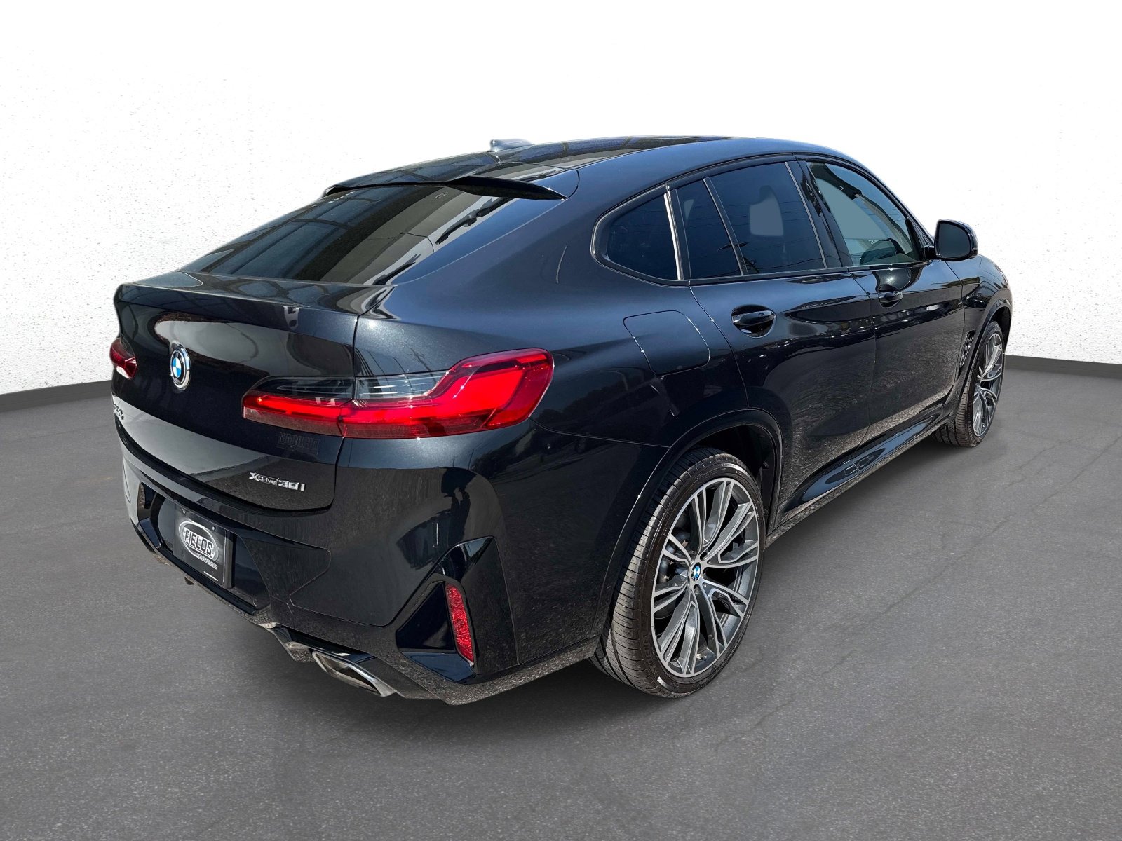 Used 2023 BMW X4 xDrive30i w/ M Sport Package image 3
