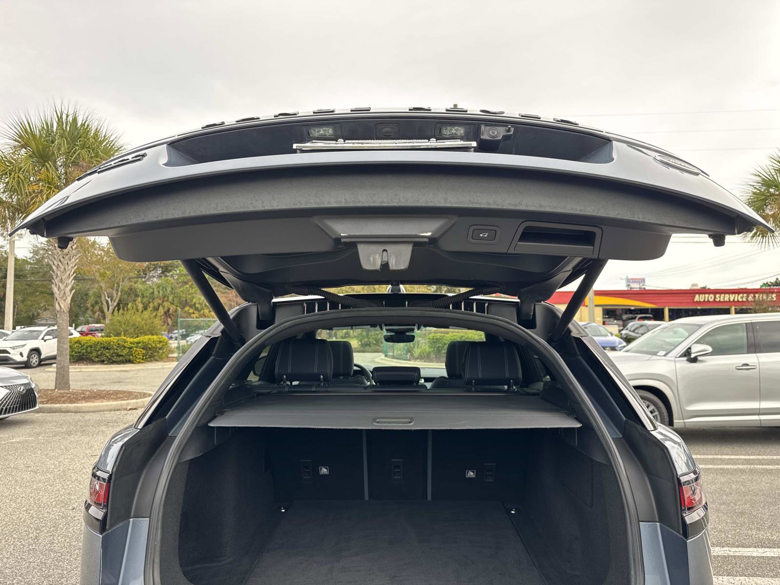 Used 2020 Land Rover Range Rover Velar R-Dynamic S image 12