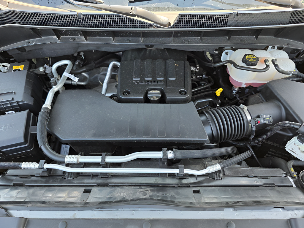 Used 2024 Chevrolet Silverado 1500 LT AWD/4WD image 10