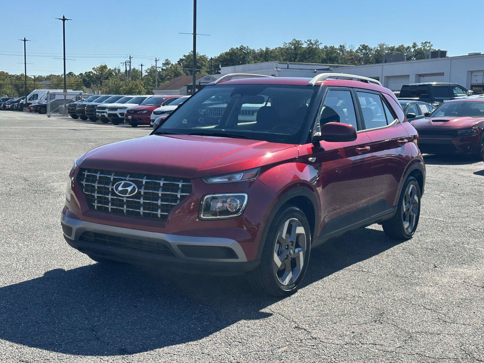 Used 2025 Hyundai Venue SEL FWD image 4
