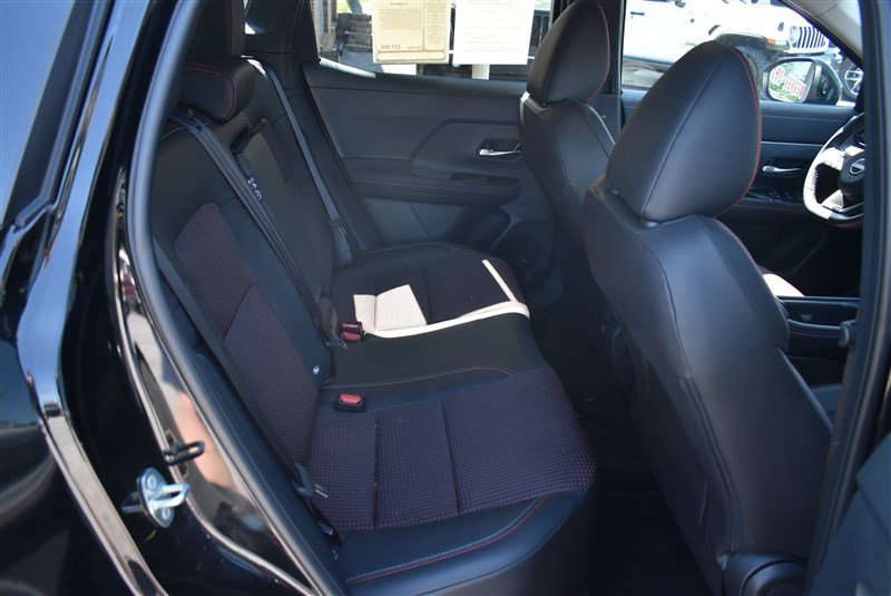 Used 2025 Nissan Kicks SR AWD/4WD image 27