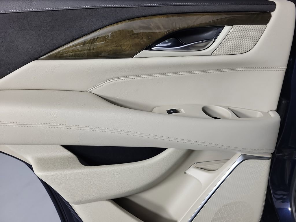 Used 2020 Cadillac Escalade Luxury w/ LPO, Radiant Package image 13