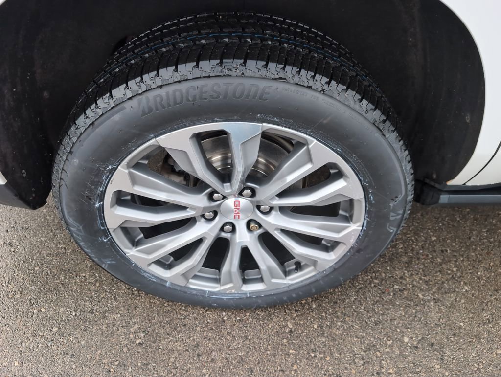 Used 2021 GMC Yukon Denali w/ Denali Premium Package AWD/4WD image 9