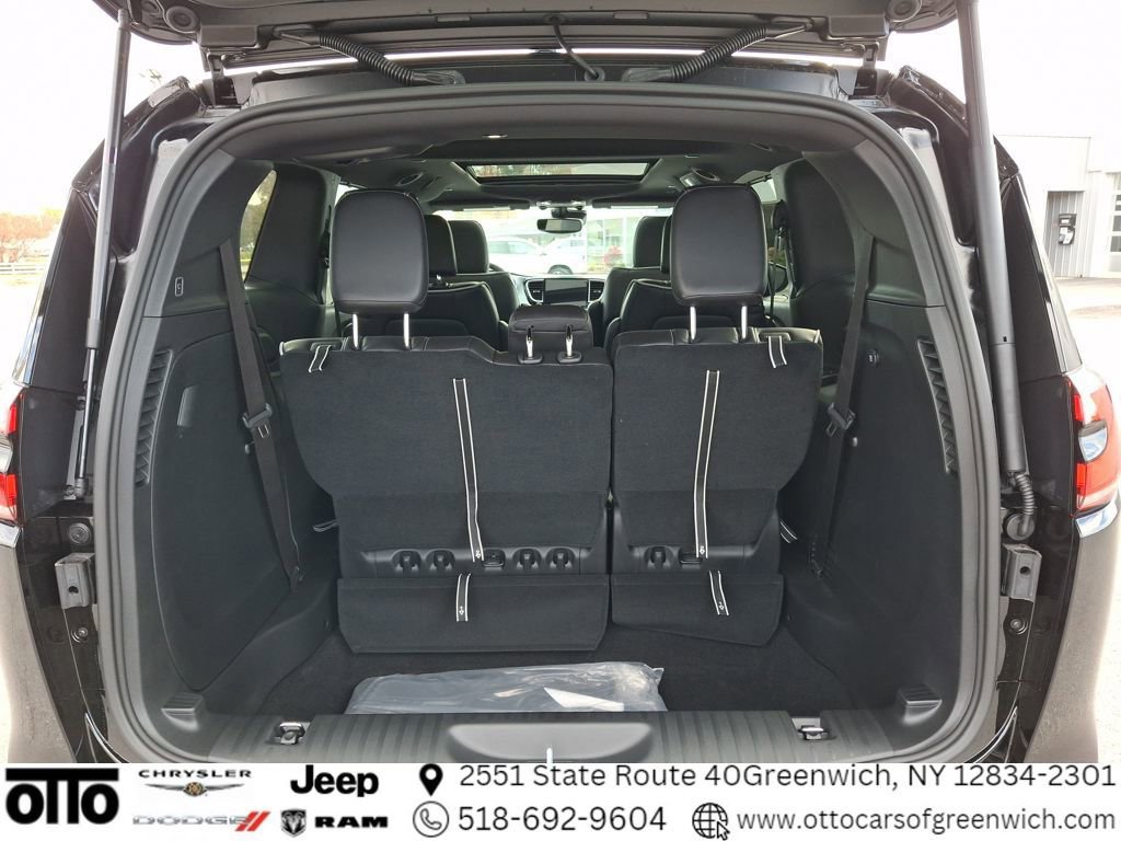 New 2026 Chrysler Pacifica Limited w/ S Appearance Package image 16