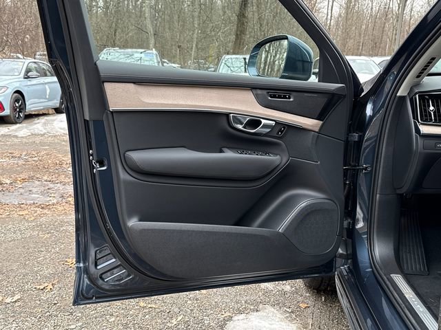 New 2026 Volvo XC90 B6 Plus w/ Protection Package Premier image 9