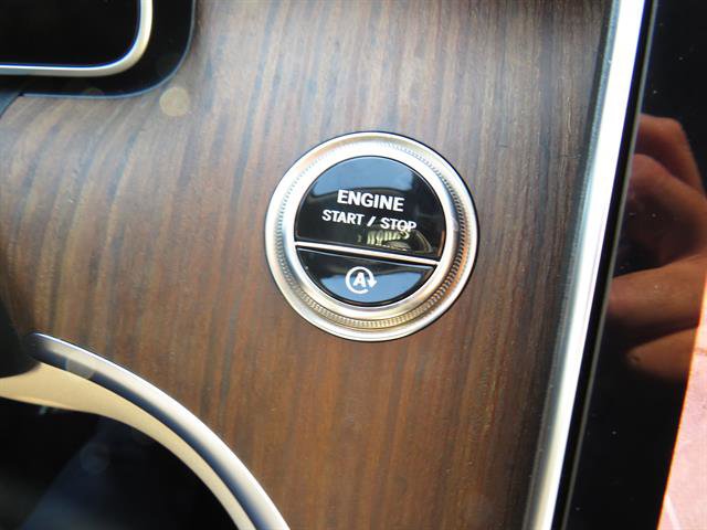 Used 2025 Mercedes-Benz C 300 4MATIC Sedan image 17