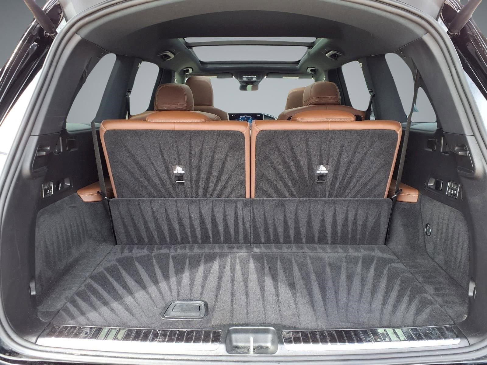 Used 2025 Mercedes-Benz GLS 450 4MATIC image 12