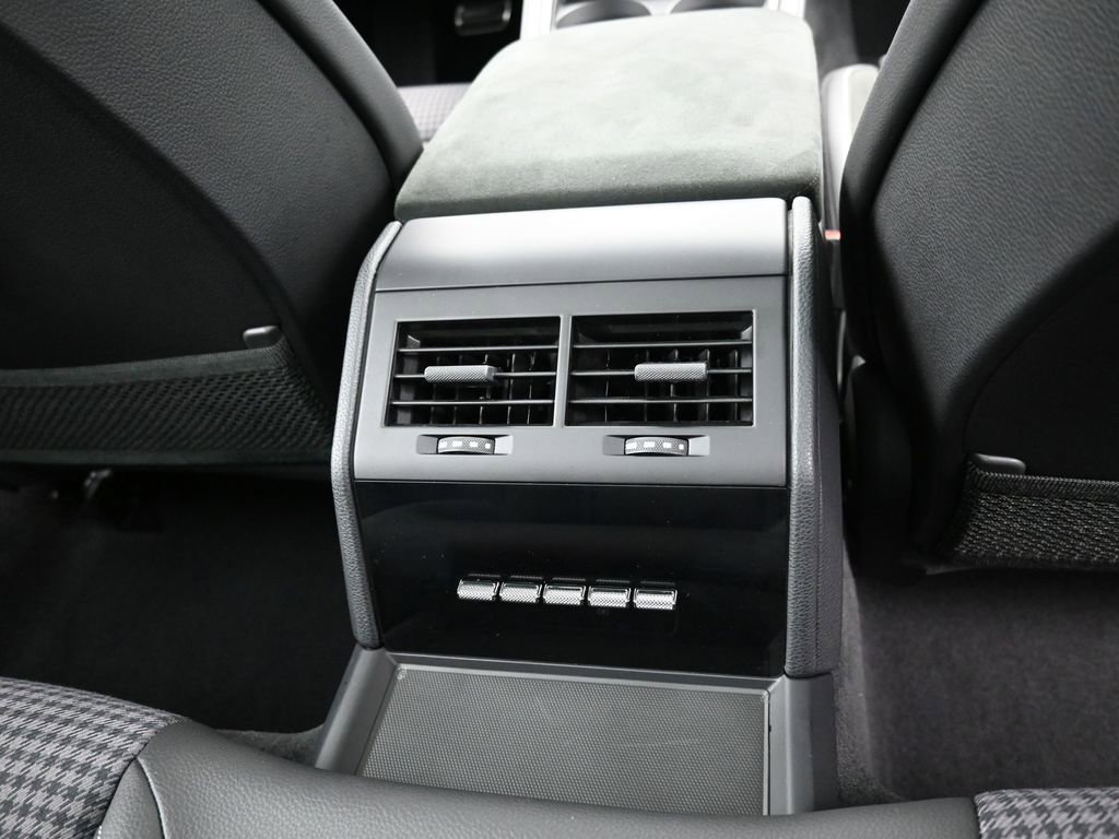 Certified 2024 Porsche Panamera image 26