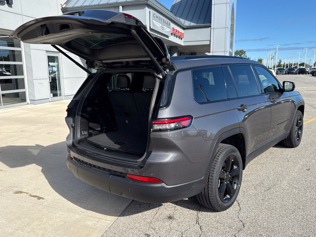 Used 2023 Jeep Grand Cherokee L Laredo AWD/4WD image 20