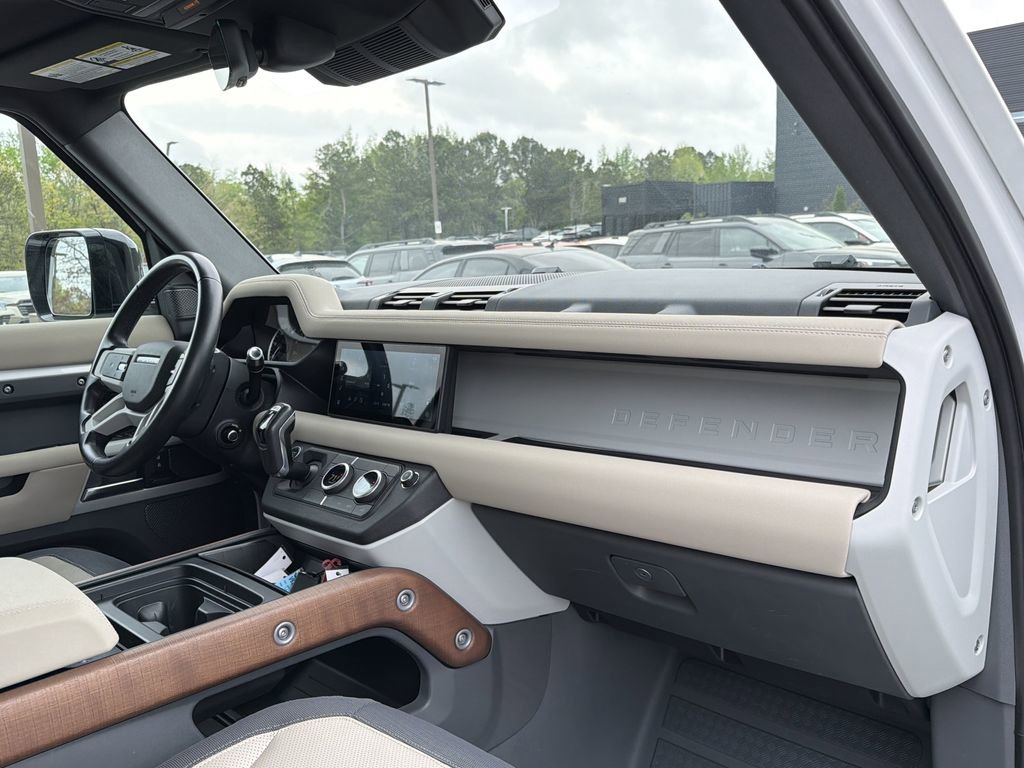 Used 2022 Land Rover Defender 110 X-Dynamic SE image 16