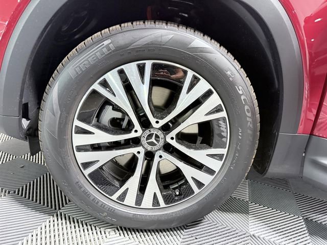 Used 2025 Mercedes-Benz GLB 250 4MATIC image 8