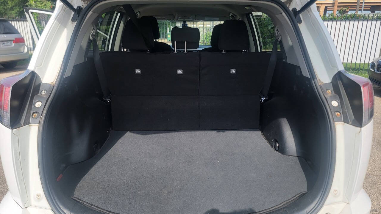 Used 2016 Toyota RAV4 LE FWD image 22