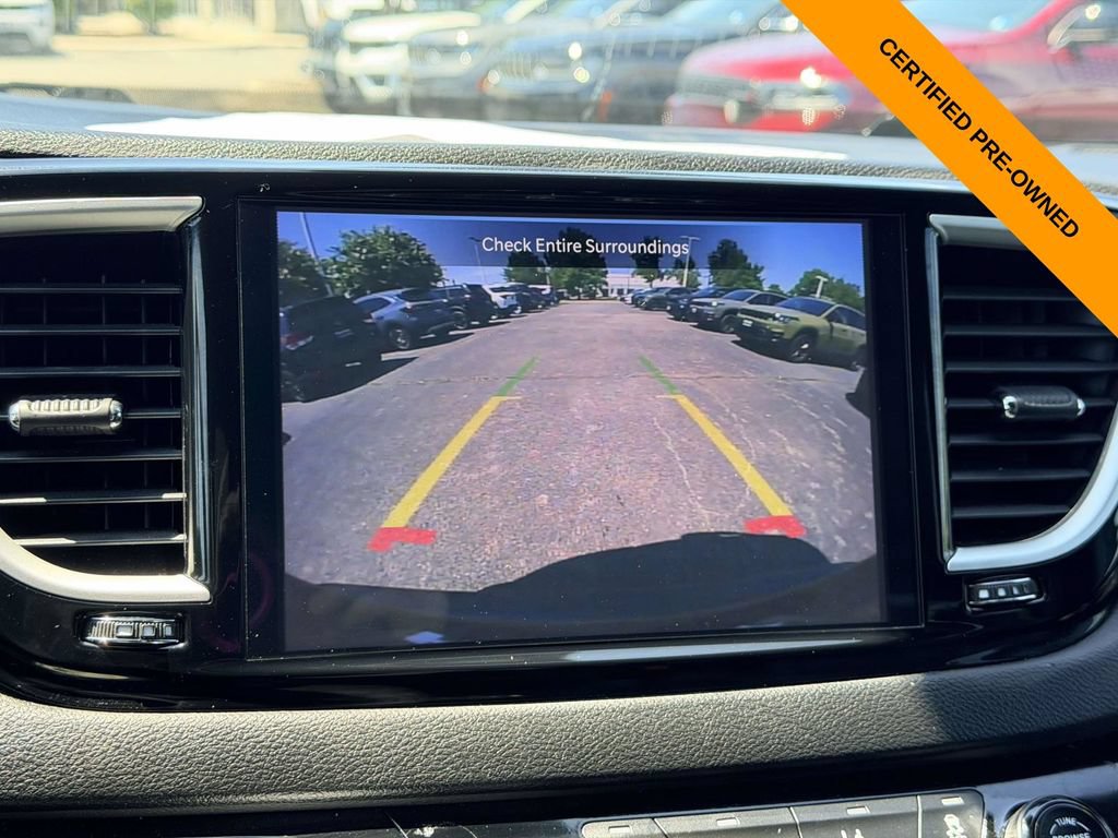 Certified 2025 Chrysler Pacifica Select FWD image 18