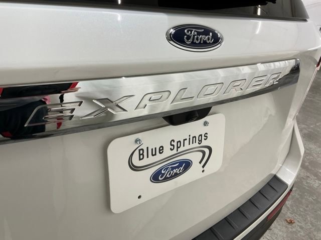 Used 2023 Ford Explorer XLT w/ Equipment Group 202A image 5